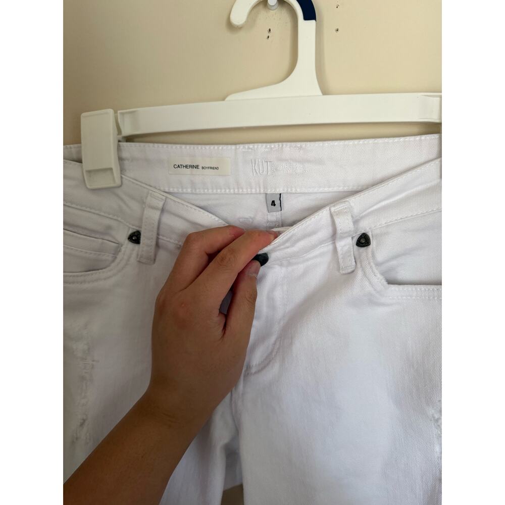 Kut from the Kloth White Catherine Boyfriend Jean Distressed Sz 4 Casual Denim - Picture 9 of 16